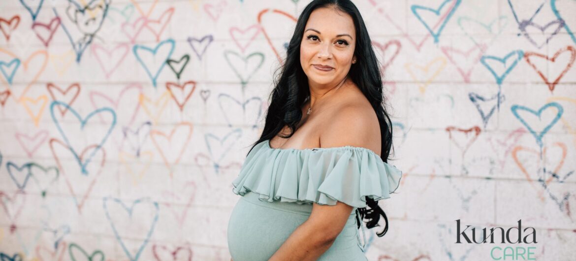 mulher grávida feliz